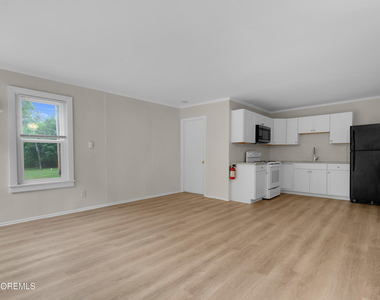 302 Schoolhouse Road - Photo Thumbnail 6