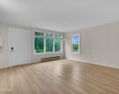 302 Schoolhouse Road - Photo Thumbnail 7