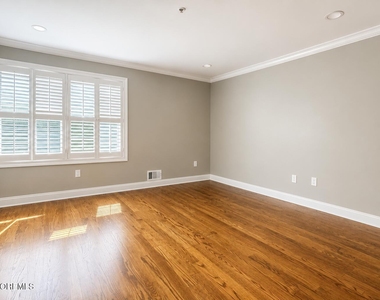 75 E Washington Street - Photo Thumbnail 14