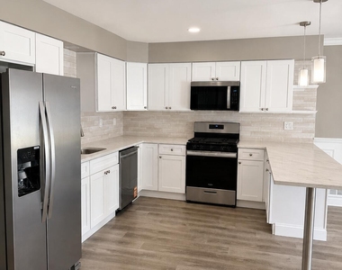 75 E Washington Street - Photo Thumbnail 3