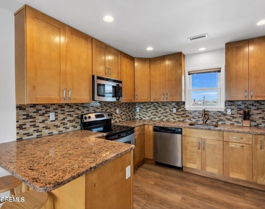 27 Arnold Avenue - Photo Thumbnail 12