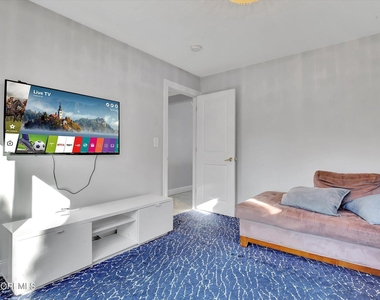 980 Woodgate Avenue - Photo Thumbnail 13