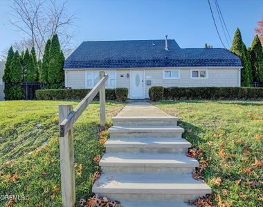 980 Woodgate Avenue - Photo Thumbnail 1