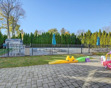 980 Woodgate Avenue - Photo Thumbnail 25