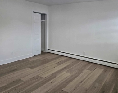 832 Dewey St - Photo Thumbnail 13