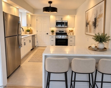 832 Dewey St - Photo Thumbnail 2
