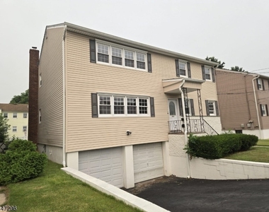 832 Dewey St - Photo Thumbnail 5