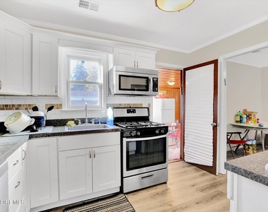 972 Woodgate Avenue - Photo Thumbnail 10