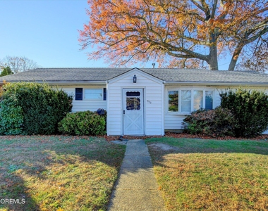 972 Woodgate Avenue - Photo Thumbnail 1