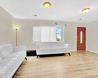 972 Woodgate Avenue - Photo Thumbnail 2