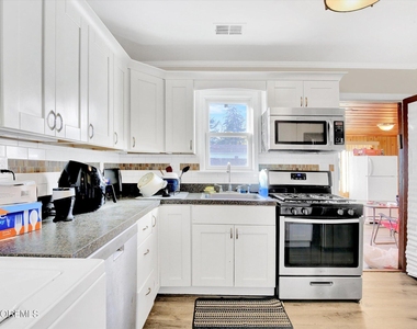 972 Woodgate Avenue - Photo Thumbnail 8