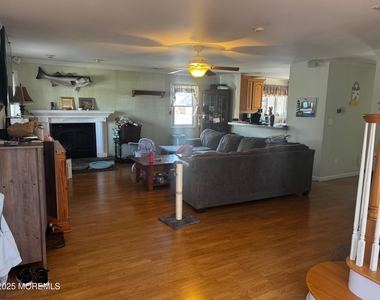 1709 Maple Street - Photo Thumbnail 9