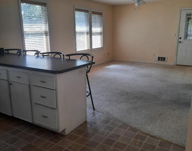 7 E Stuart St - Photo Thumbnail 2