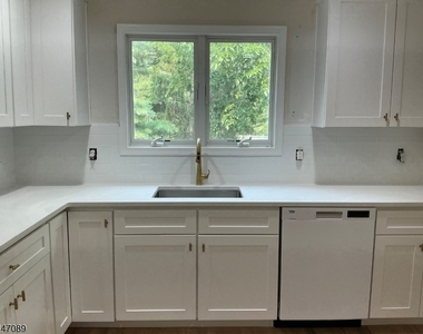 125 Summit Ave - Photo Thumbnail 10