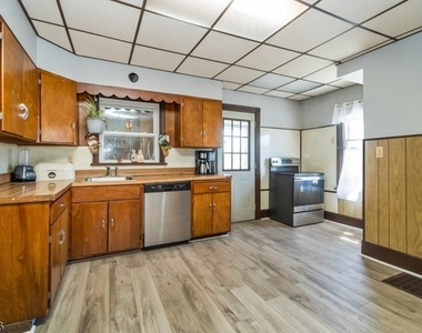 62 Lewis St - Photo Thumbnail 9