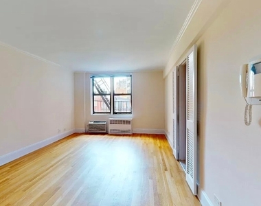 West 13 Street - Photo Thumbnail 1