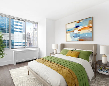 West 47th Street - Photo Thumbnail 2
