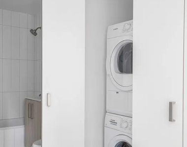 West 47th Street - Photo Thumbnail 4