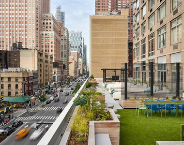 West 47th Street - Photo Thumbnail 9