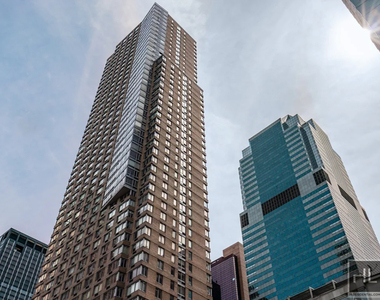 West 47th Street - Photo Thumbnail 5