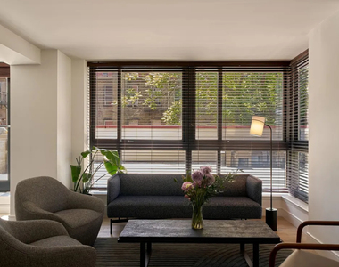 West 55th Street - Photo Thumbnail 5