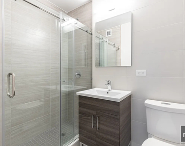 West 48 Street - Photo Thumbnail 4