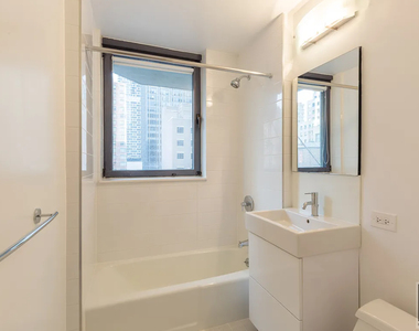 West 48 Street - Photo Thumbnail 5