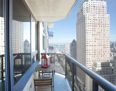 West 48 Street - Photo Thumbnail 3