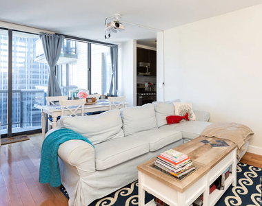 West 48 Street - Photo Thumbnail 6