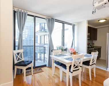 West 48 Street - Photo Thumbnail 7