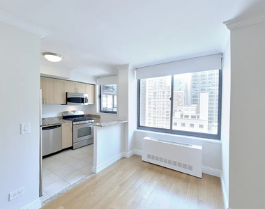 West 48 Street - Photo Thumbnail 1