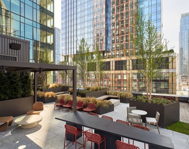 10th Avenue - Photo Thumbnail 2