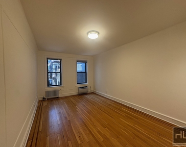 East 51 Street - Photo Thumbnail 2