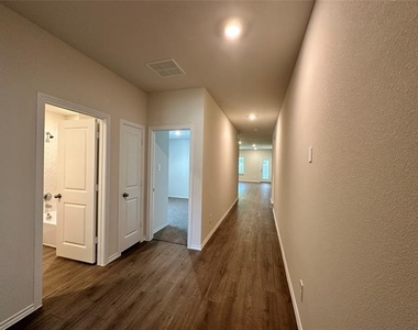 3310 Catamount Drive - Photo Thumbnail 7