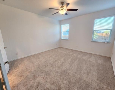 1202 Smoketree Lane - Photo Thumbnail 7