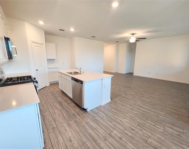 1202 Smoketree Lane - Photo Thumbnail 4