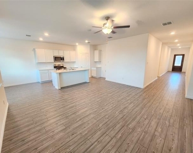 1202 Smoketree Lane - Photo Thumbnail 2