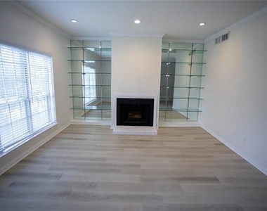 4403 Bellaire Drive S - Photo Thumbnail 4