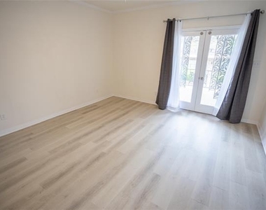 4403 Bellaire Drive S - Photo Thumbnail 17