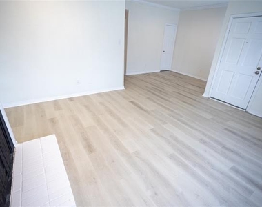 4403 Bellaire Drive S - Photo Thumbnail 6