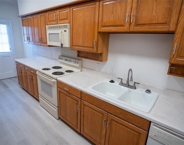 4403 Bellaire Drive S - Photo Thumbnail 26