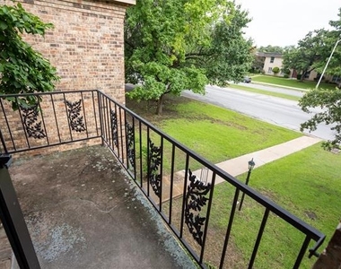 4403 Bellaire Drive S - Photo Thumbnail 3