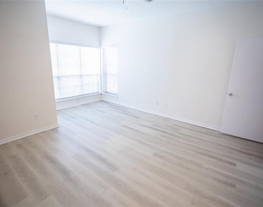 4403 Bellaire Drive S - Photo Thumbnail 14