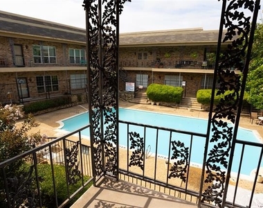 4403 Bellaire Drive S - Photo Thumbnail 24