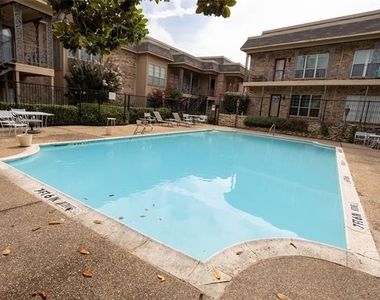 4403 Bellaire Drive S - Photo Thumbnail 2