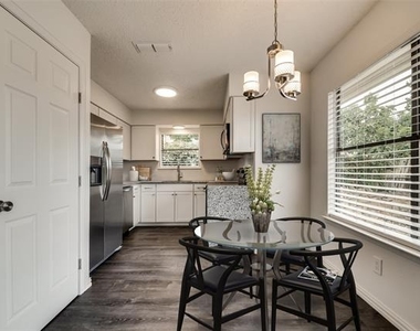 2110 Mistletoe Avenue - Photo Thumbnail 5