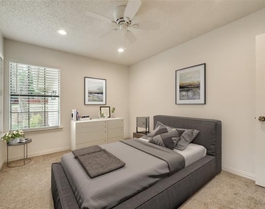 2110 Mistletoe Avenue - Photo Thumbnail 10