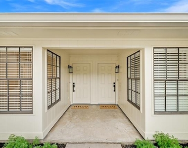 2110 Mistletoe Avenue - Photo Thumbnail 2