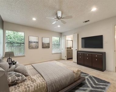 2110 Mistletoe Avenue - Photo Thumbnail 8