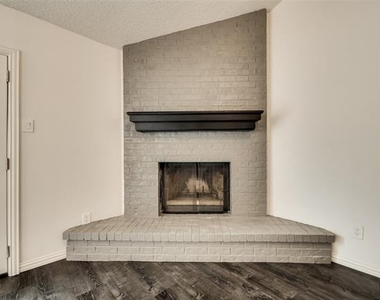 2110 Mistletoe Avenue - Photo Thumbnail 7